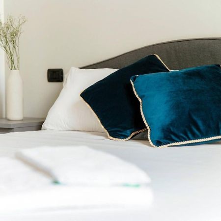 Shades Of Lake - Blue Apartment Como Buitenkant foto